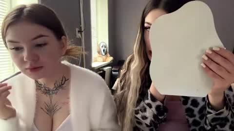 Lara and Lora online show from March 27, 7:36 am