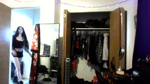 Snapshot of livmirage chatting on June 16, 8:33 pm Liv Mirage online show from June 16, 8:33 pm