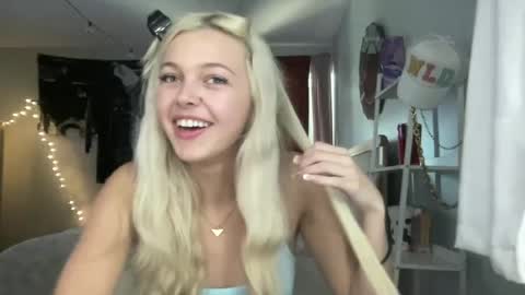 Snapshot of livvybunny chatting on July 12, 9:06 pm Livvy online show from July 12, 9:06 pm