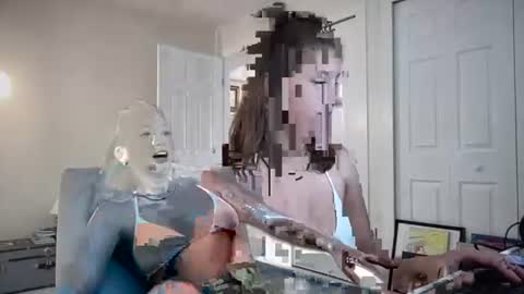 Snapshot of livvyybearxx chatting on June 16, 7:27 pm liv online show from June 16, 7:27 pm