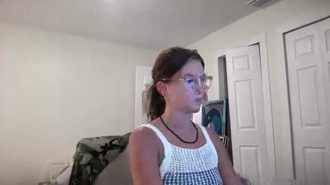 Snapshot of livvyybearxx chatting on June 28, 8:15 pm liv online show from June 28, 8:15 pm