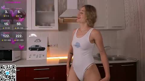 Snapshot of livyybosom chatting on June 24, 1:54 pm My name is Livy Nice to meet you Thumbs up please its important online show from June 24, 1:54 pm