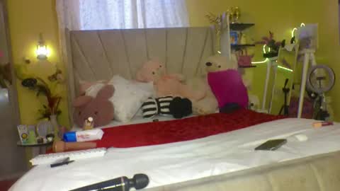 Snapshot of liyahs_lair chatting on September 17, 6:26 am liyah online show from September 17, 6:26 am