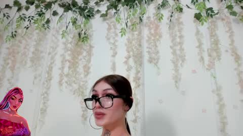 Liz Luna online show from May 30, 9:45 pm