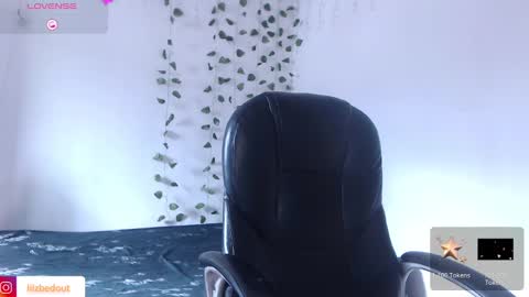 Snapshot of lizbedoutx chatting on February 17, 8:15 pm lizbedoutx online show from February 17, 8:15 pm