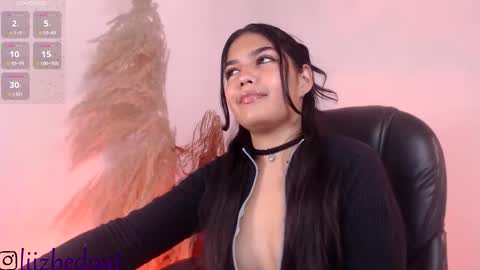 Snapshot of lizbedoutx chatting on October 19, 4:07 pm lizbedoutx online show from October 19, 4:07 pm