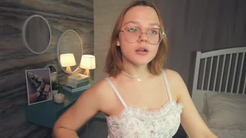 Lizbeth or Lizzy online show from December 14, 8:08 pm