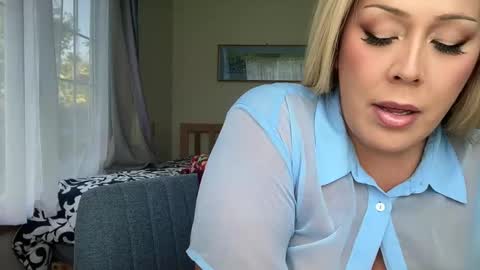 Liz Purr online show from February 28, 7:35 pm