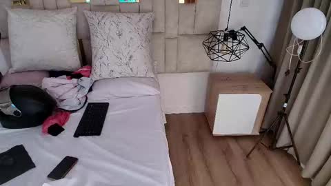 Lizz  online show from October 16, 12:50 pm