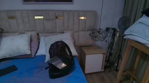 Lizz  online show from November 11, 12:49 pm