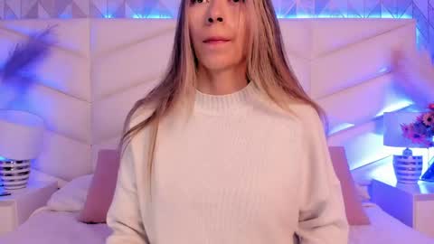 Snapshot of lizzi_hotman chatting on May 2, 7:30 pm LIZZI online show from May 2, 7:30 pm
