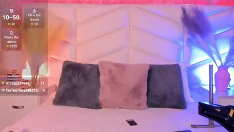 Snapshot of lizzi_hotman chatting on June 18, 8:46 pm LIZZI online show from June 18, 8:46 pm