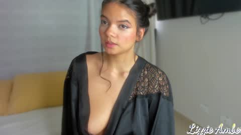 lizzieamber online show from January 14, 11:31 am