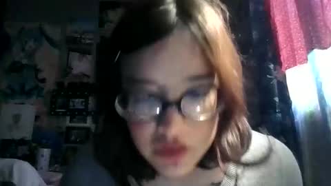 Snapshot of lizzy_bear chatting on May 16, 7:23 pm lizzy_bear online show from May 16, 7:23 pm