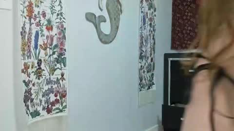 Snapshot of lizzy_fit chatting on December 4, 8:39 pm lizzy_fit online show from December 4, 8:39 pm