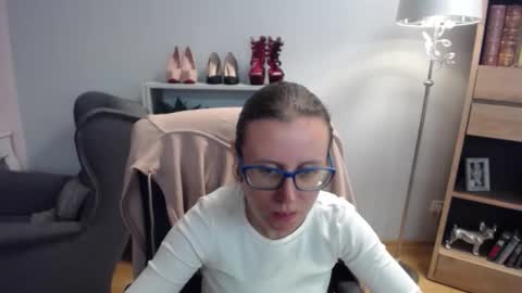 Lizzy online show from September 24, 4:49 am