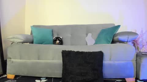 Snapshot of lizzyroses chatting on October 13, 1:00 pm Elizabeth but call me Lizz online show from October 13, 1:00 pm