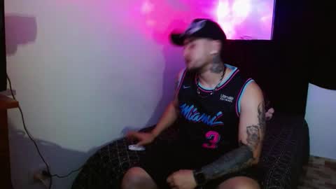 Snapshot of lliamm_2 chatting on November 17, 8:09 am lliamm 2 online show from November 17, 8:09 am