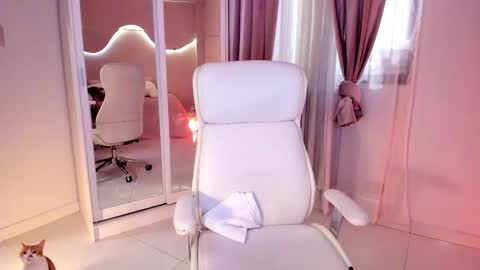 Snapshot of lm_kloeeh chatting on March 11, 2:21 am Kloe see you 28-11  to celebrate my birthday online show from March 11, 2:21 am