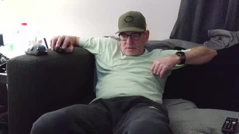 Snapshot of lngdickdaddy chatting on March 30, 12:11 am LongDick Daddy online show from March 30, 12:11 am