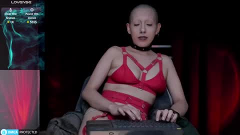 Snapshot of lnxmst chatting on December 14, 3:18 am Lynx Mist online show from December 14, 3:18 am