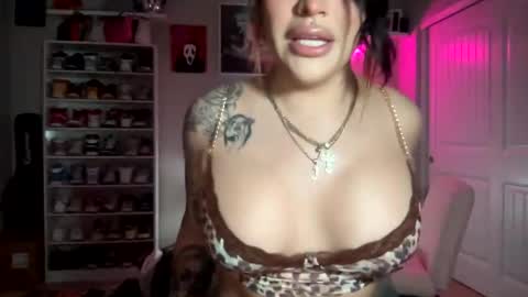 Snapshot of lo_cakez chatting on December 27, 7:18 am lo_cakez online show from December 27, 7:18 am