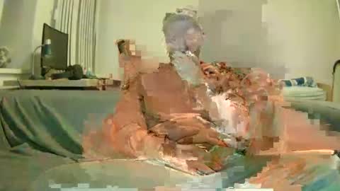 Snapshot of lobert96 chatting on February 10, 8:21 pm lobert96 online show from February 10, 8:21 pm