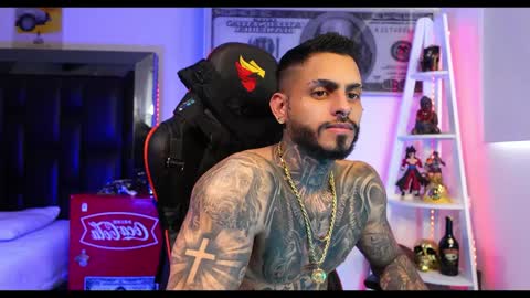 Snapshot of logan_hugh8 chatting on December 21, 4:36 pm logan_hugh8 online show from December 21, 4:36 pm