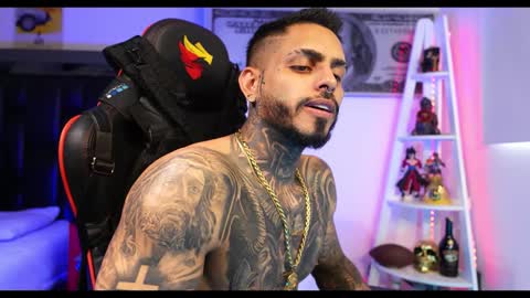 Snapshot of logan_hugh8 chatting on December 21, 8:10 pm logan_hugh8 online show from December 21, 8:10 pm