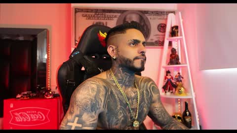 Snapshot of logan_hugh8 chatting on December 27, 6:31 pm logan_hugh8 online show from December 27, 6:31 pm