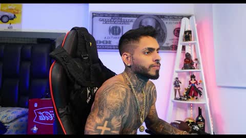 Snapshot of logan_hugh8 chatting on January 28, 11:38 am logan_hugh8 online show from January 28, 11:38 am