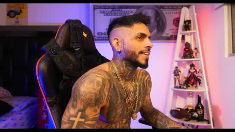 Snapshot of logan_hugh8 chatting on January 29, 9:01 am logan_hugh8 online show from January 29, 9:01 am