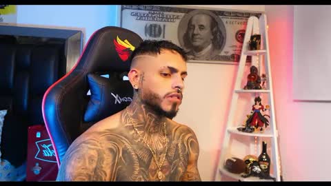 Snapshot of logan_hugh8 chatting on February 20, 6:50 am logan_hugh8 online show from February 20, 6:50 am