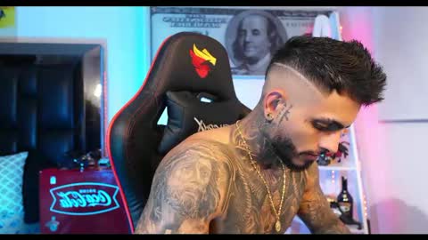 Snapshot of logan_hugh8 chatting on February 21, 8:40 am logan_hugh8 online show from February 21, 8:40 am