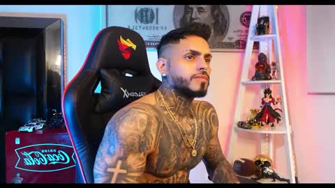 Snapshot of logan_hugh8 chatting on February 24, 7:00 am logan_hugh8 online show from February 24, 7:00 am