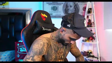 Snapshot of logan_hugh8 chatting on February 26, 5:17 pm logan_hugh8 online show from February 26, 5:17 pm