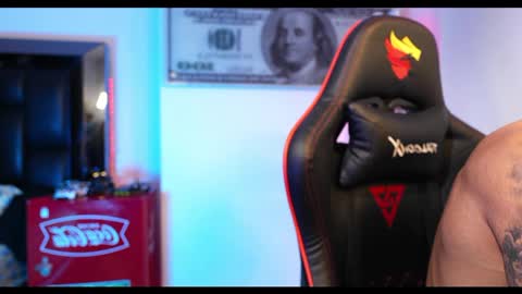 Snapshot of logan_hugh8 chatting on February 28, 10:52 am logan_hugh8 online show from February 28, 10:52 am