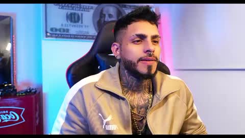 Snapshot of logan_hugh8 chatting on March 2, 6:27 am logan_hugh8 online show from March 2, 6:27 am