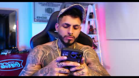 Snapshot of logan_hugh8 chatting on March 2, 9:31 am logan_hugh8 online show from March 2, 9:31 am