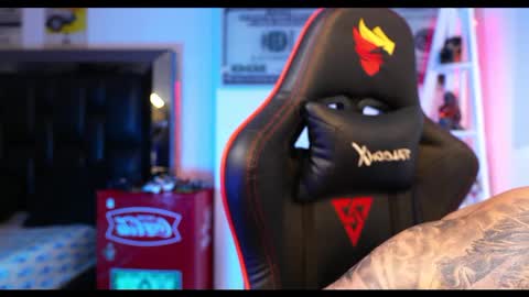 Snapshot of logan_hugh8 chatting on March 3, 6:12 pm logan_hugh8 online show from March 3, 6:12 pm