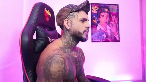 Snapshot of logan_hugh8 chatting on October 16, 6:53 pm logan_hugh8 online show from October 16, 6:53 pm