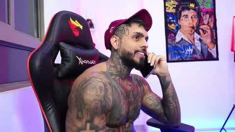 Snapshot of logan_hugh8 chatting on October 25, 3:47 am logan_hugh8 online show from October 25, 3:47 am