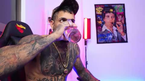 Snapshot of logan_hugh8 chatting on October 31, 5:52 am logan_hugh8 online show from October 31, 5:52 am