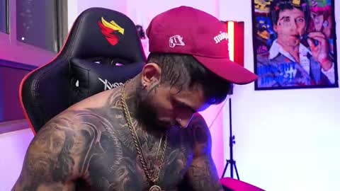 Snapshot of logan_hugh8 chatting on November 9, 2:32 am logan_hugh8 online show from November 9, 2:32 am