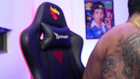 Snapshot of logan_hugh8 chatting on November 23, 2:22 am logan_hugh8 online show from November 23, 2:22 am