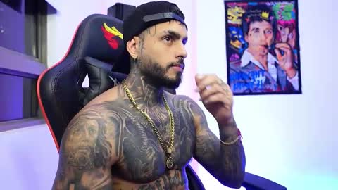 Snapshot of logan_hugh8 chatting on December 14, 3:45 am logan_hugh8 online show from December 14, 3:45 am