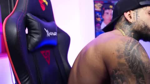 Snapshot of logan_hugh8 chatting on December 16, 1:10 am logan_hugh8 online show from December 16, 1:10 am