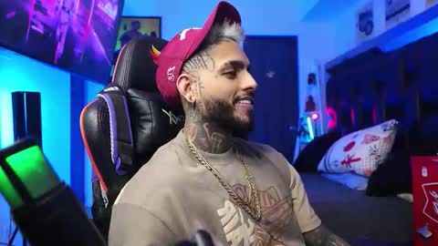 logan_hugh8 online show from February 5, 7:02 am