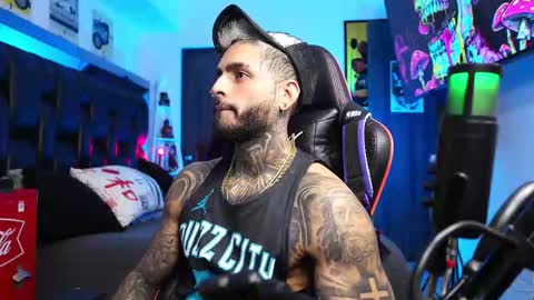 logan_hugh8 online show from February 23, 6:00 am