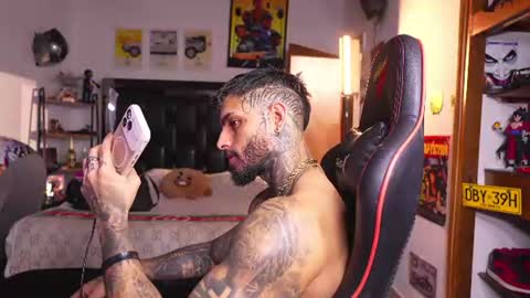 logan_hugh8 online show from June 28, 12:38 am
